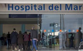 Entrada del Hospital del Mar de Barcelona. Este centro y los demás del sistema sanitario catalán tienen listas de espera que superaban los 640.000 pacientes hasta finales de 2020 | EFE/QG/Archivo