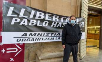 El rapero Pablo Hasel en un acto en los jardines Víctor Siurana de la Universidad de Lleida (UdL), antes de su detención el 16 de febrero de 2021 | EFE