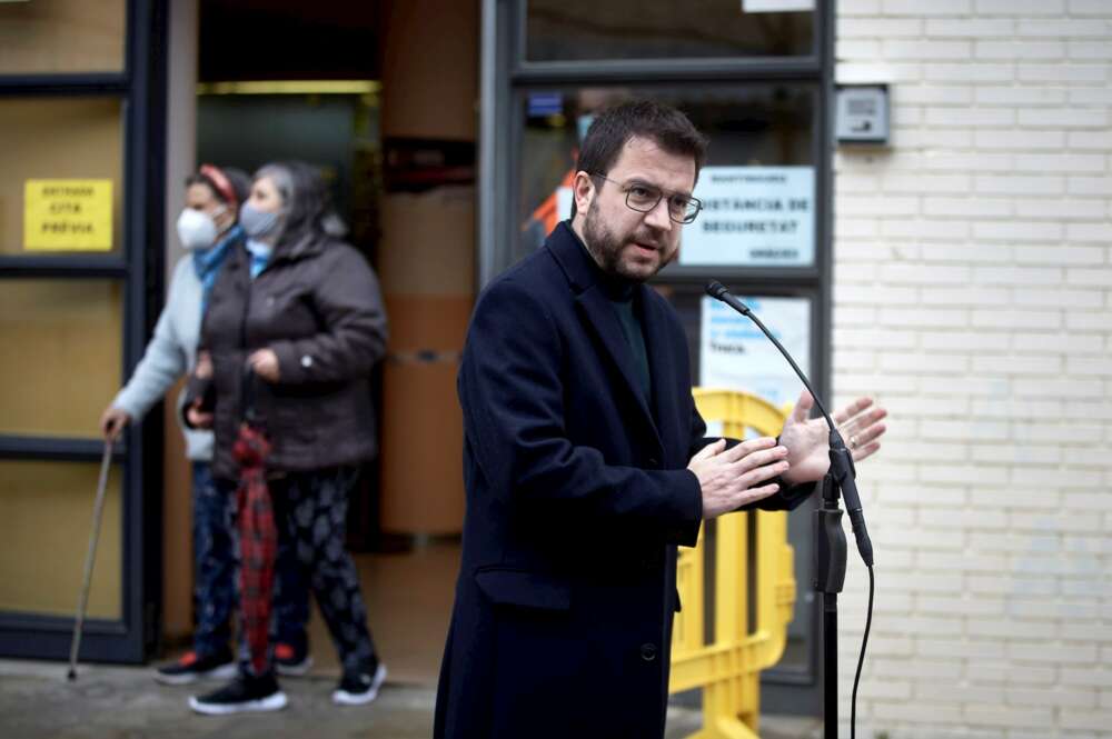 El candidato de ERC a las elecciones catalanas, Pere Aragonès, en una comparecencia después de votar el 14 de febrero de 2021 en Pineda del Mar (Barcelona) | EFE/DB