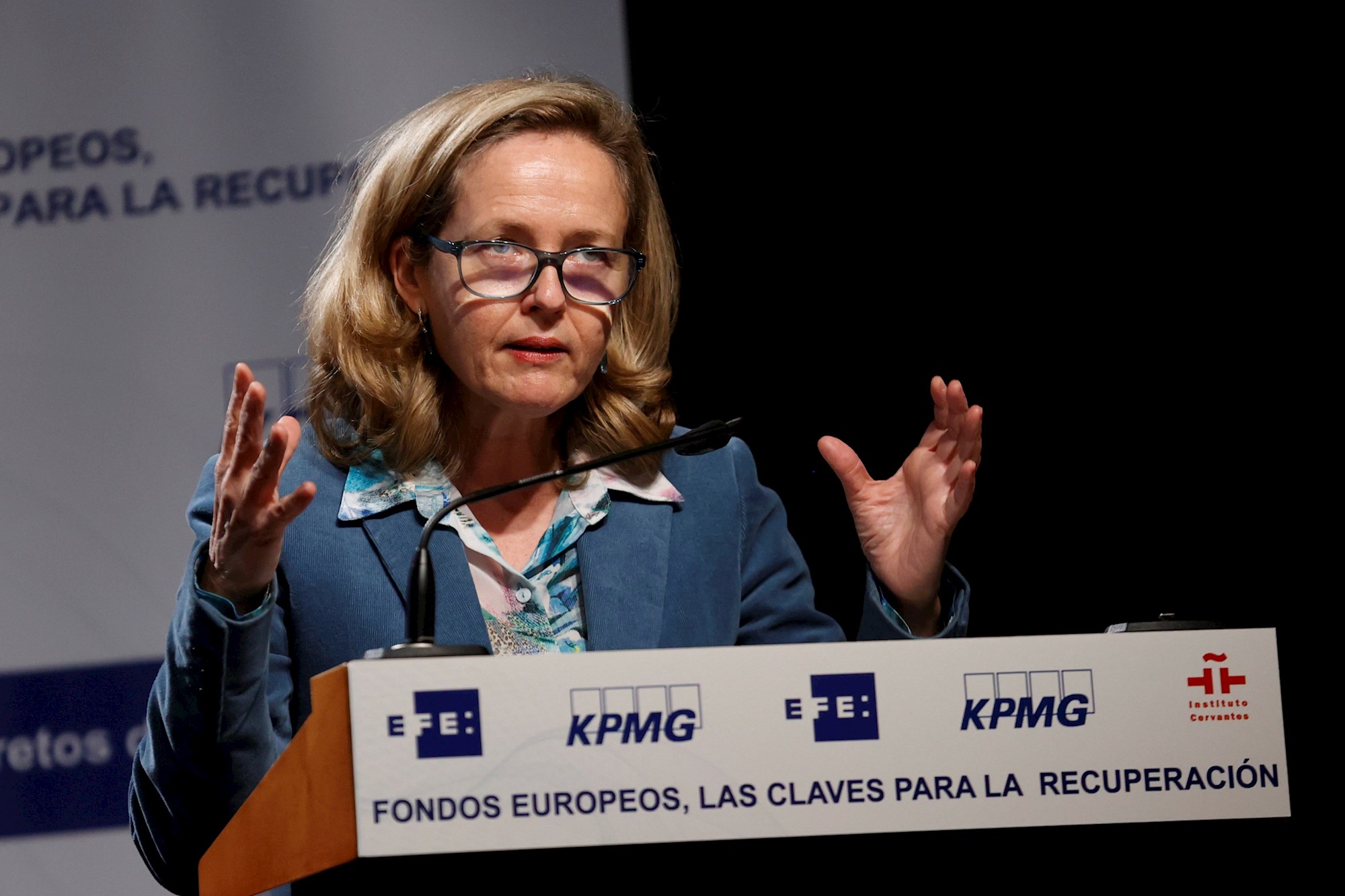 La vicepresidenta tercera y ministra de Asuntos Económicos y Transformación Digital, Nadia Calviño, interviene durante el II Foro sobre Fondos Europeos organizado por EFE y KPMG en el Instituto Cervantes en Madrid, este miércoles, bajo el lema "El reto de la digitalización". EFE/ Chema Moya POOL