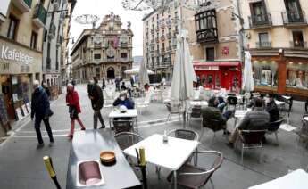 Aspecto de una terraza de un bar de Navarra, afectado por las restricciones del coronavirus. EFE