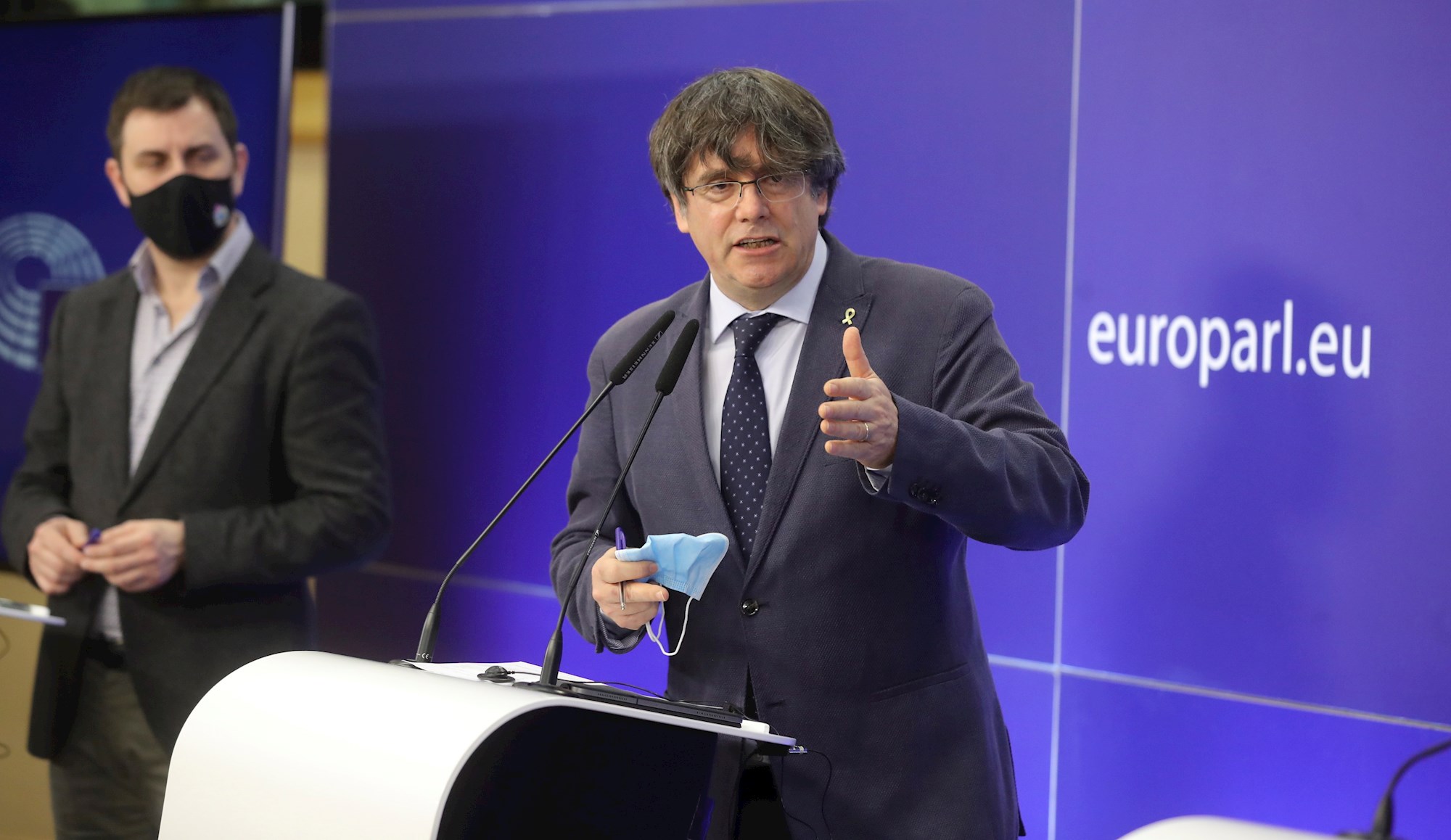 Carles Puigdemont en una rueda de prensa en Bruselas el 24 de febrero de 2021, día en que la comisión de asuntos jurídicos de la Eurocámara dio luz verde a levantar su inmunidad parlamentaria | EFE/EPA/OH