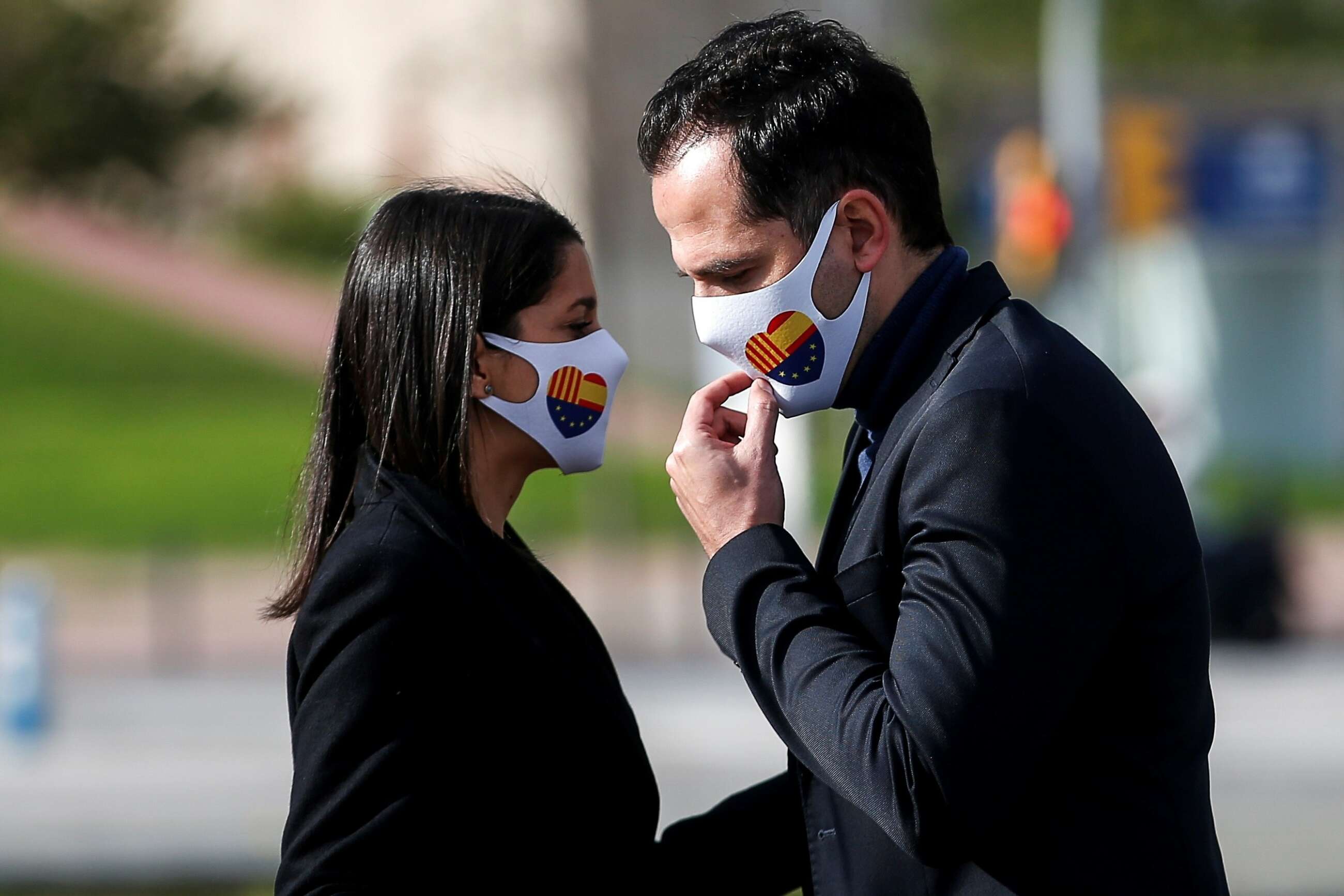 La presidenta de Ciudadanos, Inés Arrimadas (i), junto a Ignacio Aguado durante la campaña electoral catalana. EFE/Quique García/Archivo