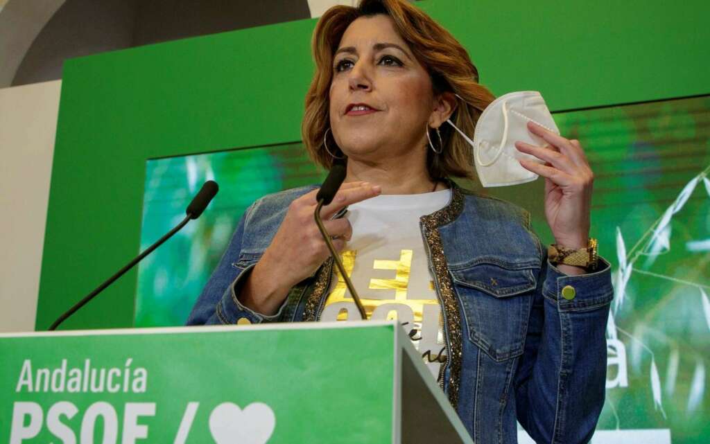 La secretaria general del PSOE andaluz, Susana Díaz, da una rueda de prensa este jueves en la sede del partido en Sevilla, donde ha informado que se suma a la petición del adelanto de las primarias de su partido para elegir al candidato a la Presidencia de la Junta, decisión que ha comunicado unas horas antes de que la Ejecutiva Federal active el inicio de este proceso. EFE/Julio Muñoz