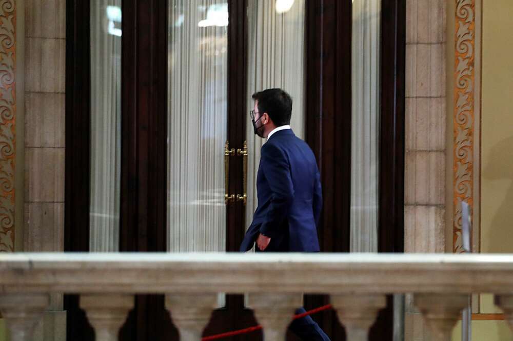 El candidato de ERC a la presidencia de la Generalitat, Pere Aragonès, en un receso durante la primera jornada del debate de su investidura, esta tarde en el Parlamento de Cataluña. EFE/Alberto Estévez/POOL