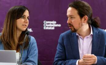 Podemos inicia este viernes el proceso para relevar al que ha sido hasta ahora su líder, Pablo Iglesias (d), un puesto para el que se perfila la ministra de Derechos Sociales, Ione Belarra (i). EFE/ Mariscal/ Archivo