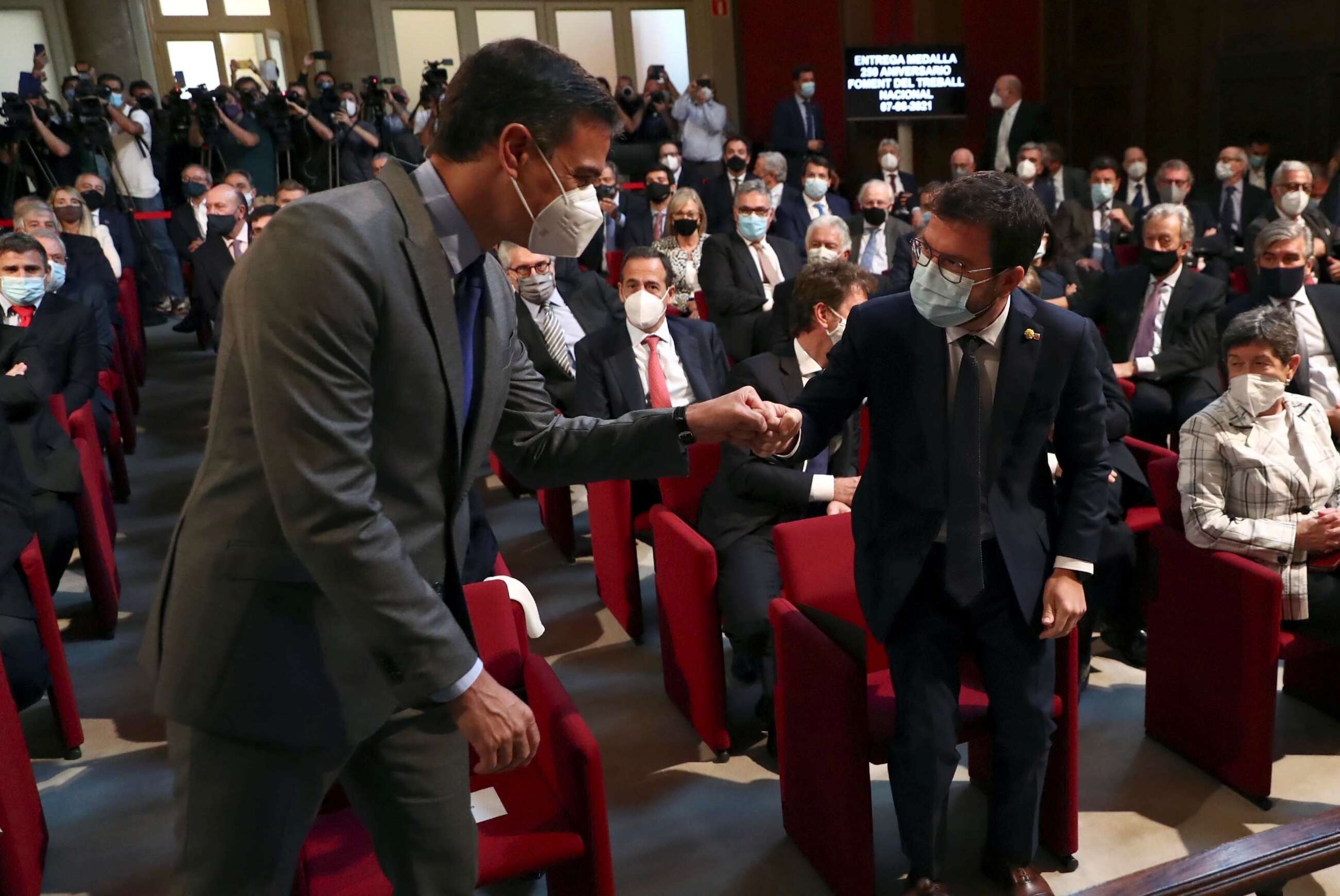 Pedro Sánchez cede ante las presiones de Aragon'es y acepta la Comisión Bilateral en agosto. Foto: EFE