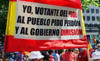 Votantes del PSOE en la manifestación de este domingo en Colón en contra de los indultos. Foto: Nuria Val/ED