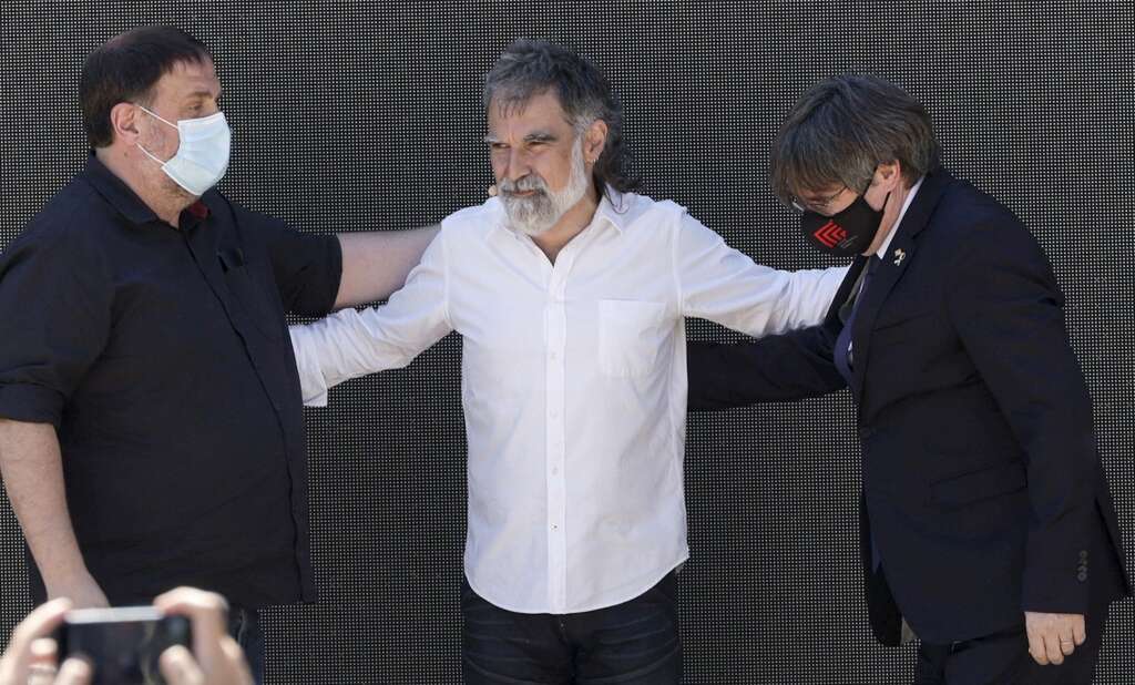 La plana mayor del independentismo, con el líder de ERC, Oriol Junqueras (i) y el presidente de JxCat, Carles Puigdemont (d), y el presidente de Omniun Cultural, Jordi Cuixart (c), a la cabeza, asistieron este mediodía al acto de conmemoración del 60 aniversario de Òmnium Cultural en la población de Elna (Francia). EFE/Quique Garcia