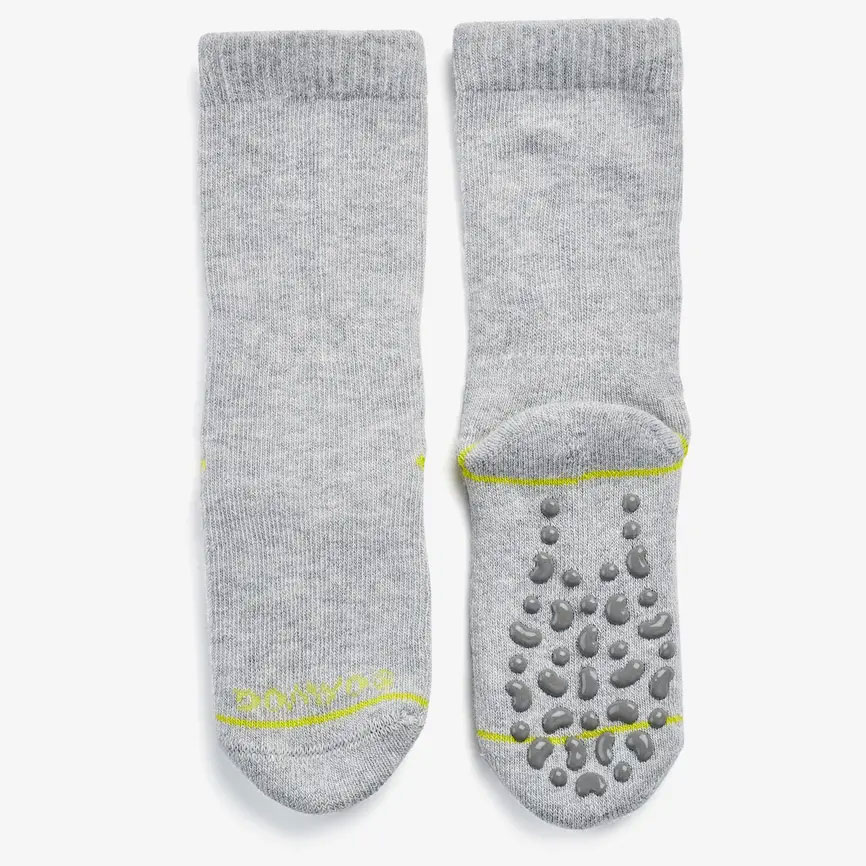 Decathlon tiene unos calcetines diseñados para caminar descalzos