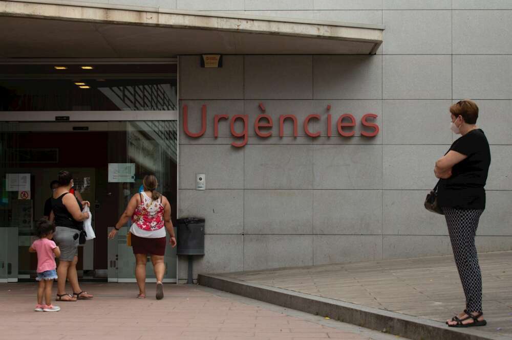 Entrada del Centre Integral Salud Cotxeres de Barcelona este martes cuando el aluvión de contagios. EFE/Alejandro García.