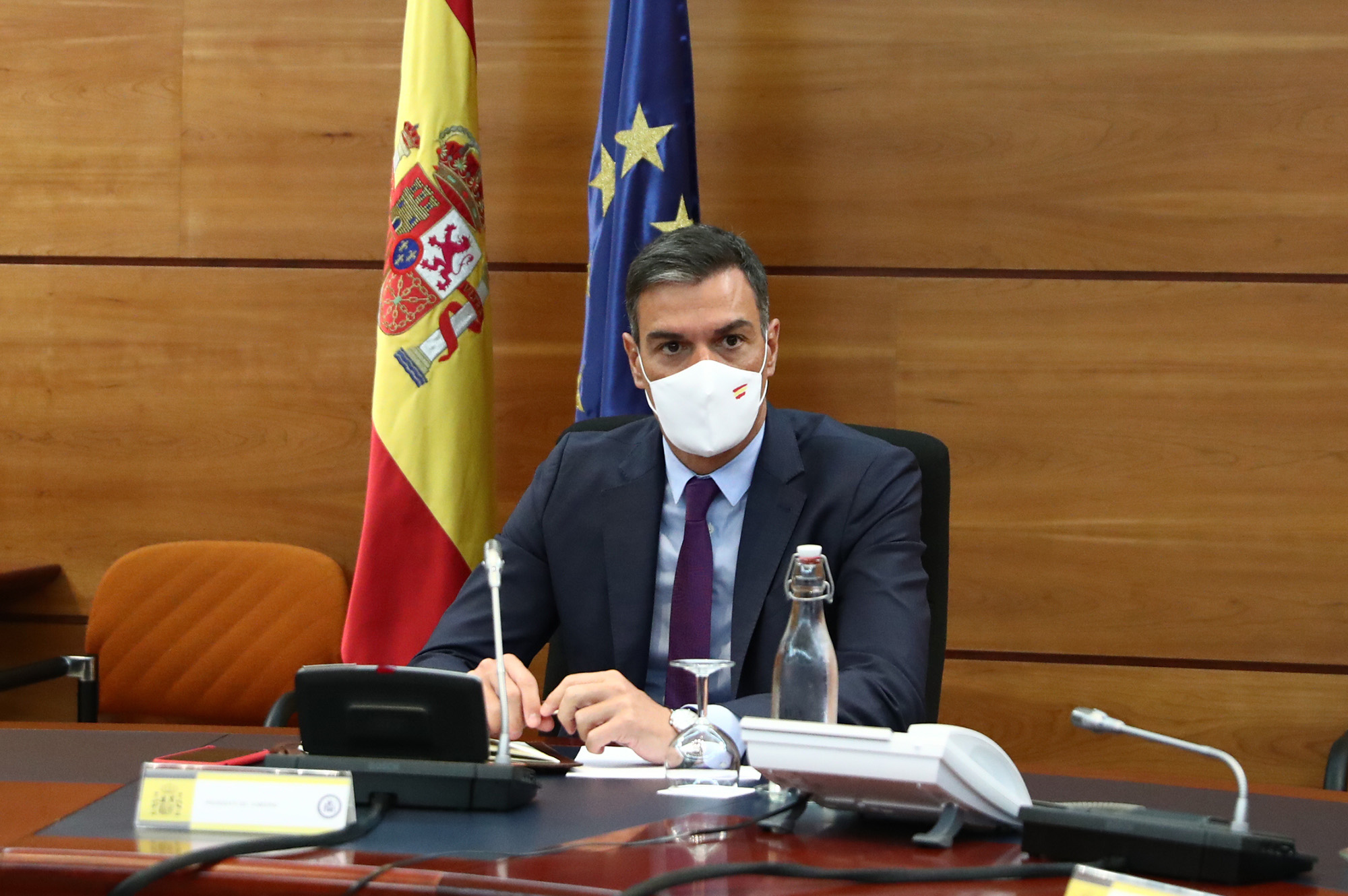 Pedro Sánchez durante una reunión del Grupo de Trabajo que supervisa la operación de repatriación del contingente español en Afganistán. // Pool Moncloa