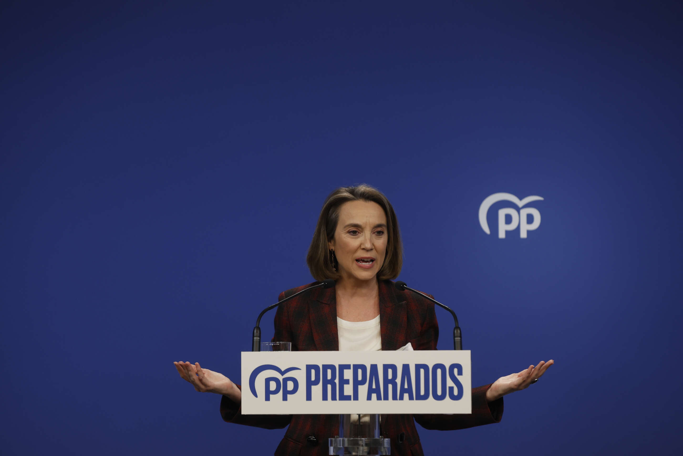 La secretaria general del Partido Popular, Cuca Gamarra, ofrece una rueda de prensa tras la primera reunión del nuevo presidente del PP, Alberto Núñez Feijóo, con su Comité de Dirección, este lunes, en la sede del partido en Madrid. EFE/ J.J. Guillén