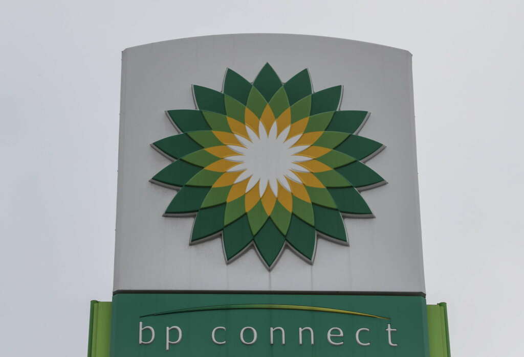 Moscow (Russian Federation), 04/03/2022.- A BP logo at a BP petrol station in Moscow, Russia, 04 March 2022. The BP has announced intention to exit its shareholding in Rosneft and withdraw from joint ventures with Rosneft in Russia. Russian troops entered Ukraine on 24 February prompting the country's president to declare martial law and triggering a series of severe economic sanctions imposed by Western countries on Russia. (Rusia, Ucrania, Moscú) EFE/EPA/YURI KOCHETKOV