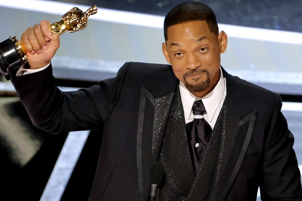 Will Smith recoge su premio durante la gala de los Oscar