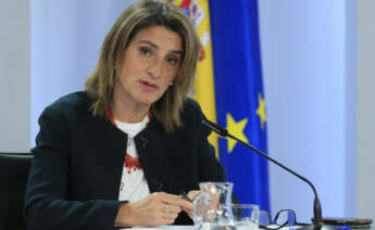 MADRID, 13/05/2022.- La vicepresidenta tercera y ministra para la Transición Ecológica, Teresa Ribera, da una rueda de prensa tras la celebración de un Consejo de Ministros extraordinario para aprobar el mecanismo para limitar el precio del gas destinado a la producción eléctrica, en coordinación con Portugal y después de visto bueno preliminar de la Comisión Europea, este viernes, en el complejo del Palacio de la Moncloa. EFE/ Fernando Alvarado