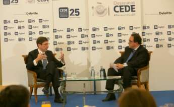 José Ignacio Goirigolzarri, presidente de CaixaBank y Ramon Adell, vicepresidente de la Fundación CEDE.