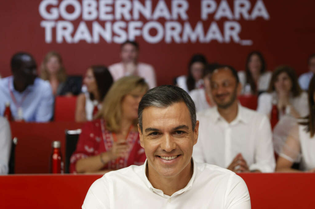 GRAF3996. MADRID, 23/07/2022.- El presidente del Gobierno, Pedro Sánchez, al inicio del Comité Federal extraordinario del PSOE que se celebra este sábado en la sede del partido. EFE/ Mariscal