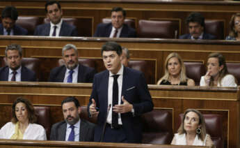 GRAF5638. MADRID, 22/06/2022.- El diputado del Partido Popular, Carlos Rojas (2d) durante la sesión de control al Gobierno en el Congreso de los diputados este miércoles. EFE/ Emilio Naranjo