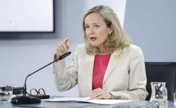 GRAF5192. MADRID, 26/07/2022.- La vicepresidenta primera del Gobierno y ministra de Economía, Nadia Calviño durante la rueda de prensa tras el Consejo de Ministros celebrado en La Moncloa este martes. EFE/ Chema Moya