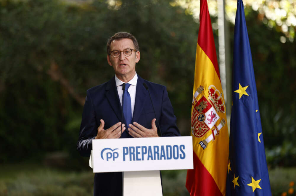 MADRID, 28/07/2022.- El líder del PP, Alberto Núñez Feijóo, comparece este jueves en la plaza madrileña de la Marina Española antes del parón de agosto y cuando se van a cumplir cuatro meses de su llegada a la Presidencia de su partido, para hacer balance del curso político. EFE/ Rodrigo Jiménez