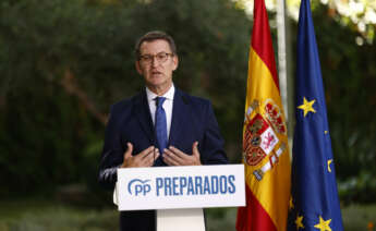 MADRID, 28/07/2022.- El líder del PP, Alberto Núñez Feijóo, comparece este jueves en la plaza madrileña de la Marina Española antes del parón de agosto y cuando se van a cumplir cuatro meses de su llegada a la Presidencia de su partido, para hacer balance del curso político. EFE/ Rodrigo Jiménez