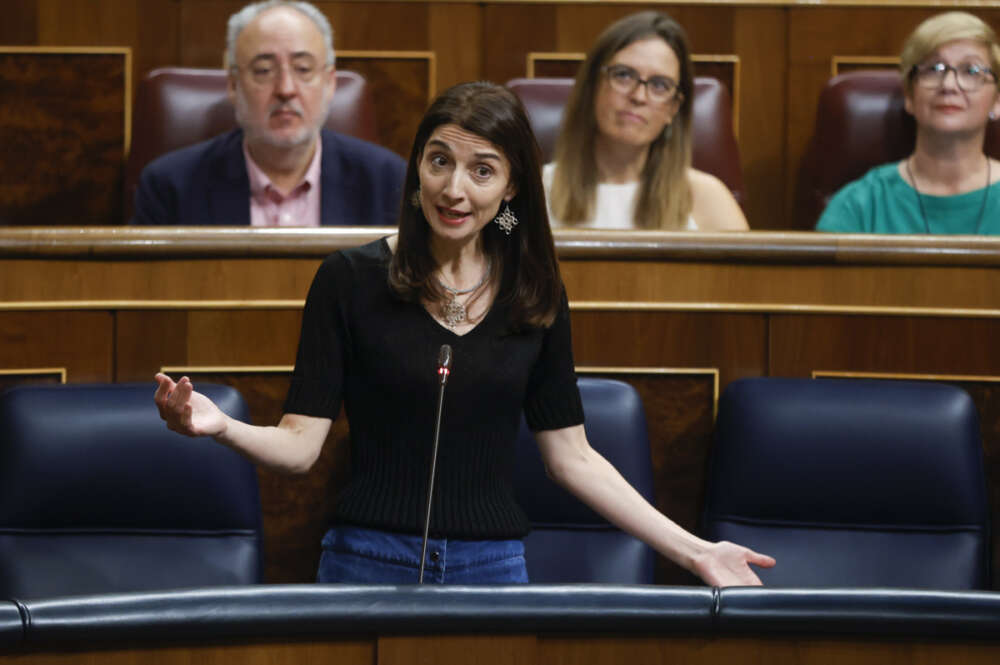 La ministra de Justicia, Pilar Llop, interviene durante la sesión de control en el Congreso de los diputados este miércoles, en Madrid. EFE/ Juan Carlos Hidalgo