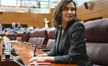 MADRID, 06/10/2022.- La presidenta de la Comunidad de Madrid, Isabel Díaz Ayuso, a su llegada al pleno celebrado en la Asamblea de Madrid, este jueves. EFE/ Víctor Lerena