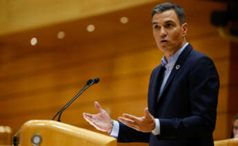 MADRID, 06/09/2022.- El presidente del Gobierno, Pedro Sánchez, interviene en el pleno del Senado celebrado este martes en Madrid. El cara a cara en el Senado entre el presidente del Gobierno, Pedro Sánchez, y el líder de la oposición, Alberto Núñez Feijóo, da inicio a un curso parlamentario marcado por las elecciones autonómicas y locales de mayo y por la situación económica y energética, condicionada por la guerra en Ucrania. EFE/ Juanjo Martín