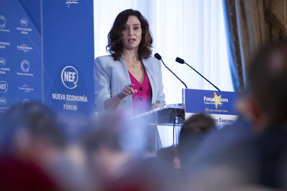 GRAFCAT1660. BARCELONA, 03/10/2022.- La presidenta de la Comunidad de Madrid, Isabel Díaz Ayuso, un desayuno informativo organizado por Nueva Economía Fórum hoy en Barcelonaen el que ha esgrimido su modelo político en contraposición al "fracaso" de un gobierno catalán que puede provocar un "daño irreparable", y ha defendido que la aplicación del artículo 155 en Cataluña debería haberse prolongado más tiempo. EFE/Marta Pérez