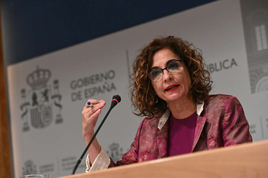 MADRID, 29/09/2022.- La ministra de Hacienda, María Jesús Montero, presenta el paquete de medidas fiscales del Gobierno durante una rueda de prensa convocada este jueves en la sede del Ministerio. EFE/ Fernando Villar