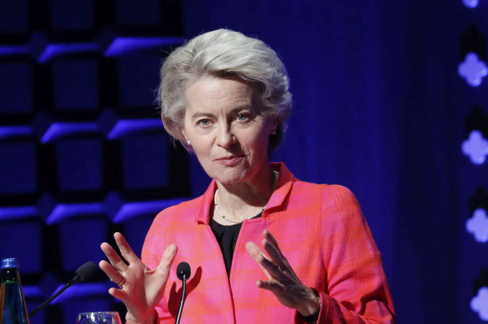 Tallinn (Estonia), 10/10/2022.- President of the European Commission Ursula von der Leyen speaks during the Tallinn Digital Summit, Estonia, 10 October 2022. According to the official website of the Tallinn Digital Summit, The Tallinn Digital Summit is an annual event hosted by the Estonian Prime Minister that brings together leaders from like-minded and digitally-advanced countries, international organizations, and the private sector to address the most pressing issues as well as to seize the many opportunities on our road toward a connected digital future. EFE/EPA/TOMS KALNINS