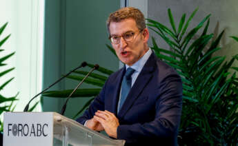 El presidente del Partido Popular, Alberto Núñez Feijóo participa en el Foro del diario ABC celebrado este martes en Madrid. EFE/JJ Guillén