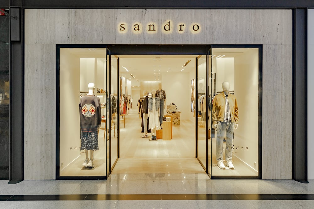 Exterior de la nueva tienda de Sandro en el centro comercial La Cañada