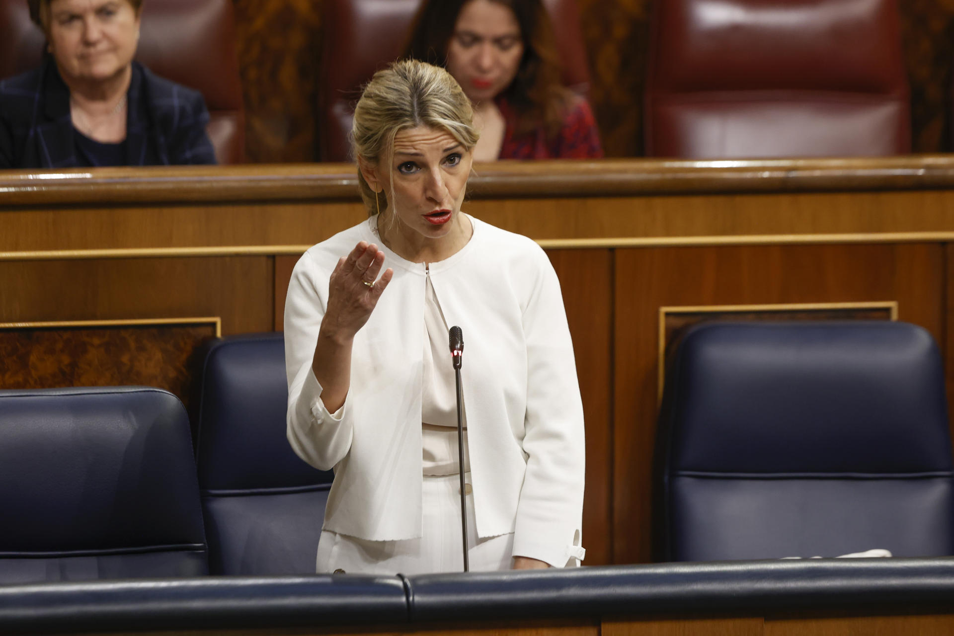 La vicepresidenta segunda y ministra de Trabajo, Yolanda Díaz, en una intervención en el pleno del Congreso. EFE/Javier Lizón