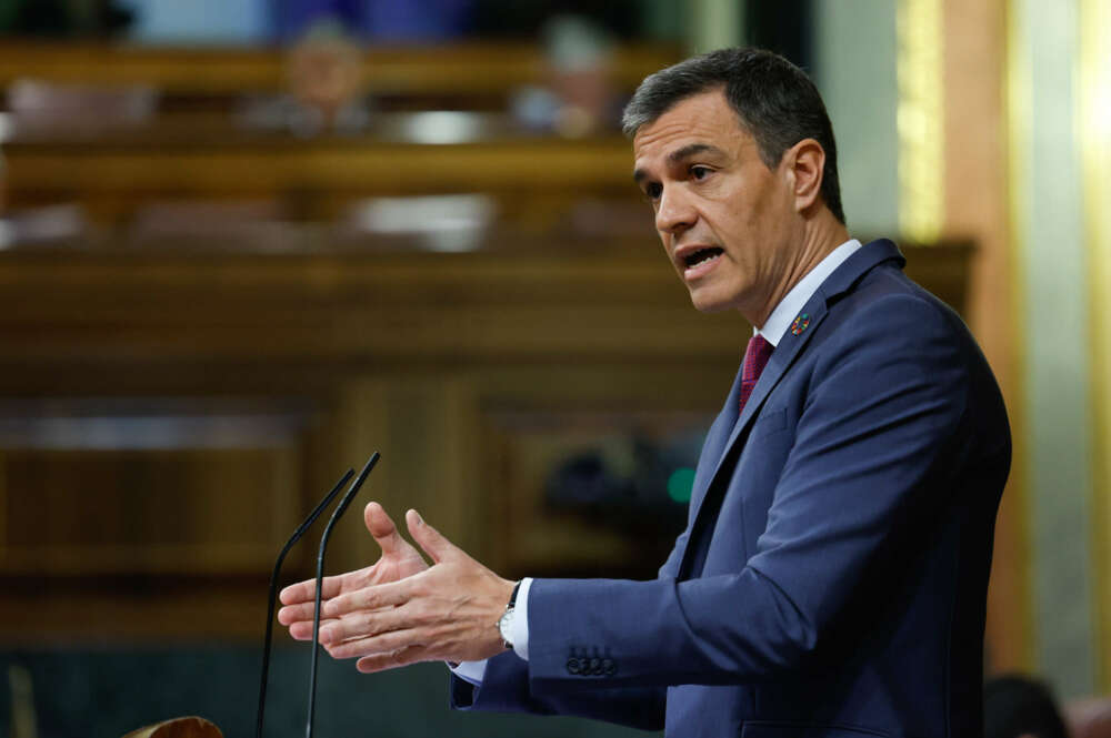 MADRID, 19/04/2023.- El presidente del Gobierno, Pedro Sánchez, comparece en el pleno del Congreso a petición propia y del PP para informar de los últimos consejos europeos, de las relaciones entre España y Marruecos y de la actual situación de la guerra en Ucrania, este miércoles, en el Congreso de los Diputados en Madrid. EFE/ Chema Moya