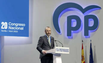 SEVILLA, 02/04/2022.- El presidente del PPE, Manfred Weber, durante su intervención en la segunda jornada del XX Congreso Nacional del PP que se celebra en Sevilla. EFE/Julio Muñoz