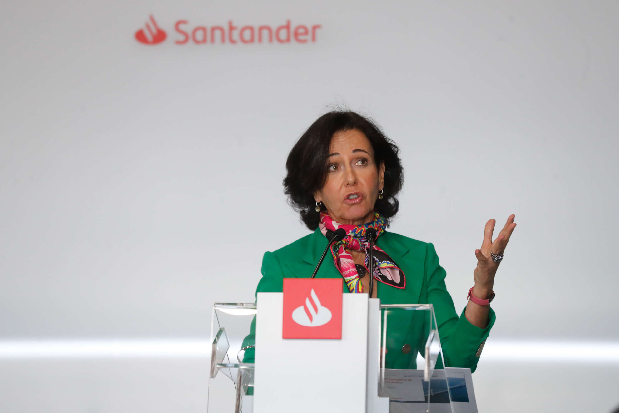 MADRID, 02/02/2023.- La presidenta del Banco Santander, Ana Botín, anuncia los resultados del año 2022, este jueves en Madrid. EFE/ Juan Carlos Hidalgo