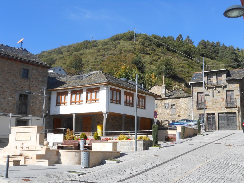 En Villablino se vende una vivienda por 18.000 euros. Foto: Turismo Villablino.