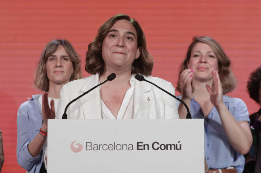 BARCELONA, 28/05/2023.- La candidata a la alcaldía de Barcelona por Barcelona En Comú, Ada Colau, durante su comparecencia tras conocer los resultados en las elecciones celebradas hoy Domingo. EFE / Quique García.