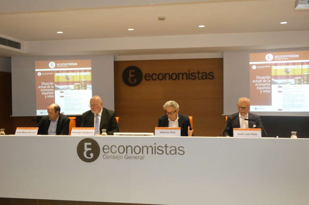 Foto sesión Situación actual de la economía española y retos. CONSEJO GENERAL DE ECONOMISTAS