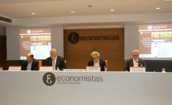 Foto sesión Situación actual de la economía española y retos. CONSEJO GENERAL DE ECONOMISTAS