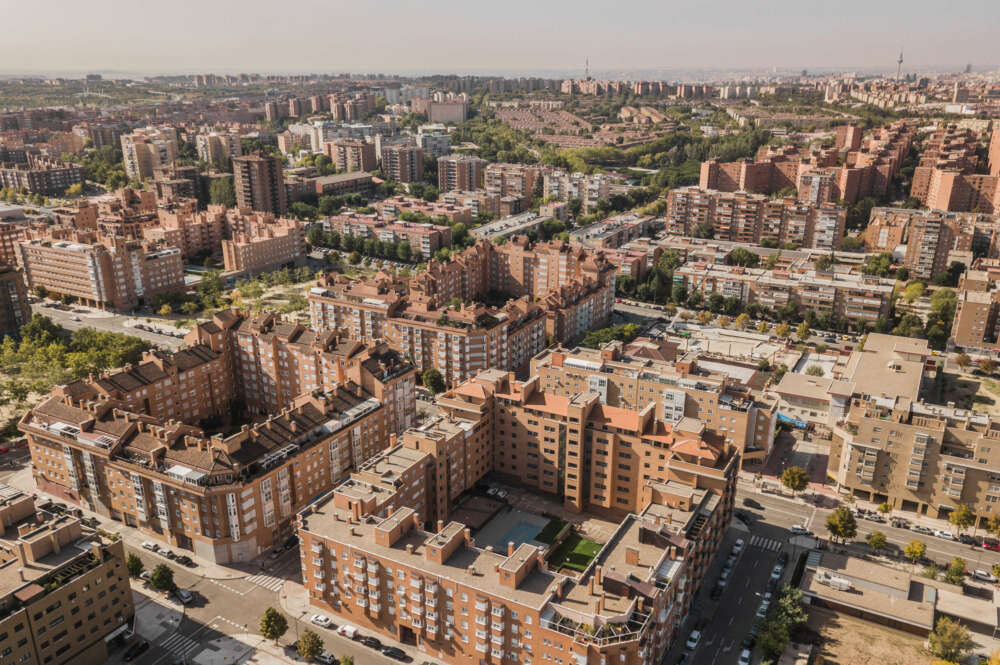 Descubre los barrios más asequibles de Madrid para alquilar una vivienda. Foto: Envato