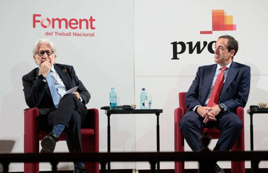 Gonzalo Gortázar, CEO de Caixabank, con Josep Sánchez Llibre, presidente de Foment. Imagen: Foment