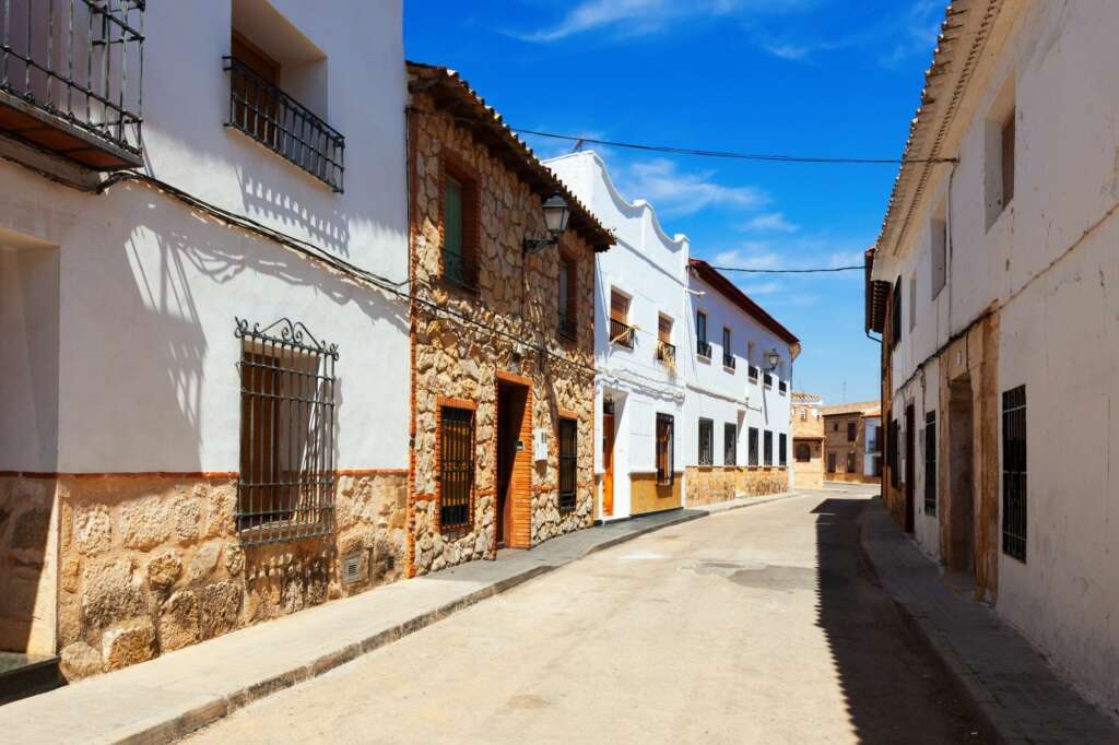 Las viviendas disponibles se encuentran repartidas por toda la geografía española, desde Andalucía hasta la Comunidad Valenciana. Foto: Freepik.