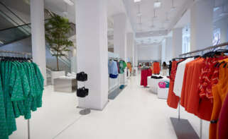 Interior de una tienda del grupo Inditex. Foto: EFE.