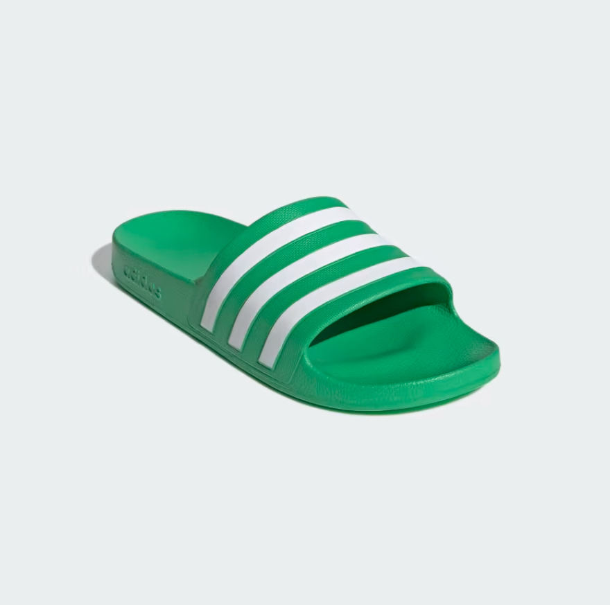 Las chanclas verdes tradicionales de Adidas