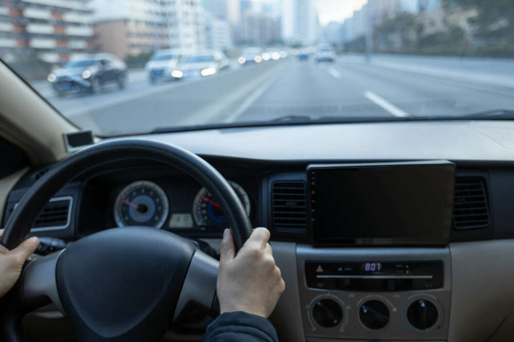 La DGT insiste en el uso correcto de los intermitentes: clave para la seguridad vial y evitar multas. Foto: Envato