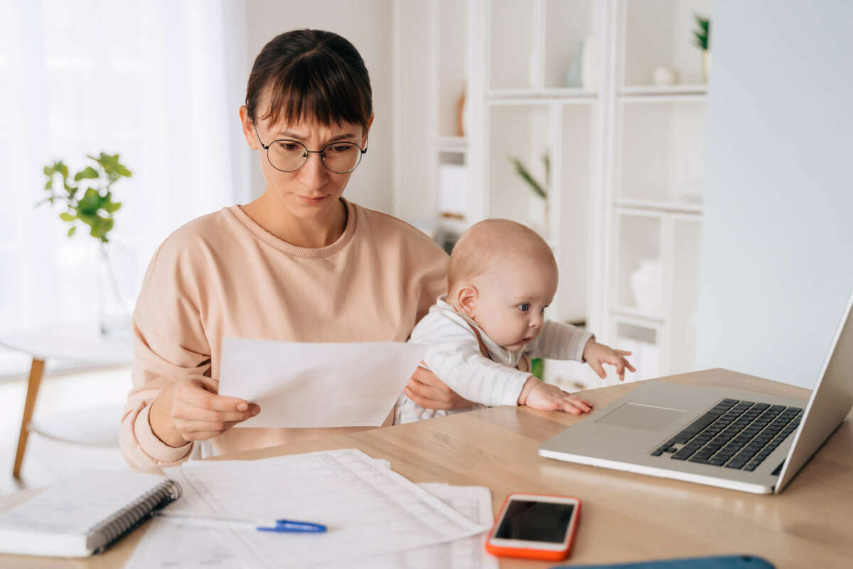 Ayudas de 500 euros mensuales por hijo para mujeres menores de 30 años durante los primeros dos años de vida del bebé. Foto: Envato