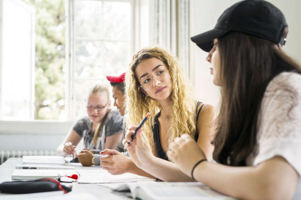 Las carreras universitarias con mayor empleabilidad: informática, ingenierías y matemáticas lideran el mercado laboral. Foto: Envato